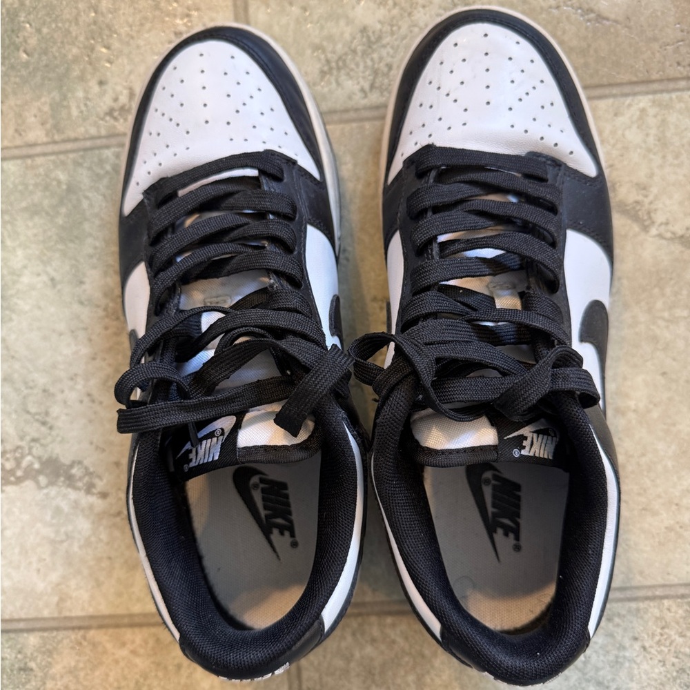 Nike Men's Black and White Athletic Sneakers